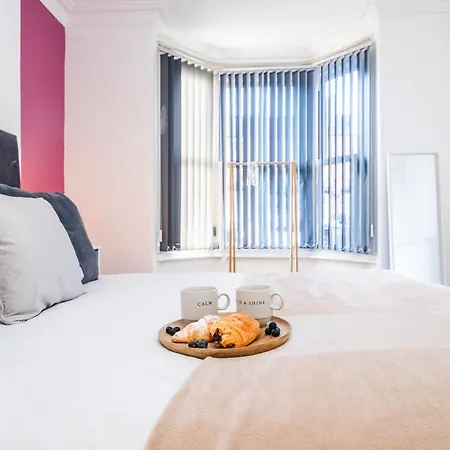 Entire House 3 Bathrooms Free Parking Not In The Caz Garden And Fast Wifi Birmingam