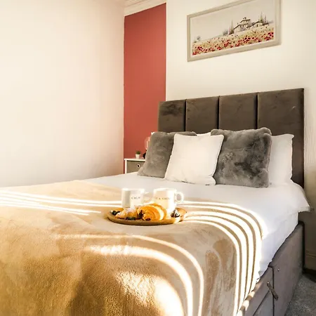 Entire House 3 Bathrooms Free Parking Not In The Caz Garden And Fast Wifi Birmingam