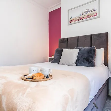 Сasa de vacaciones Entire House 3 Bathrooms Free Parking Not In The Caz Garden And Fast Wifi Birmingam